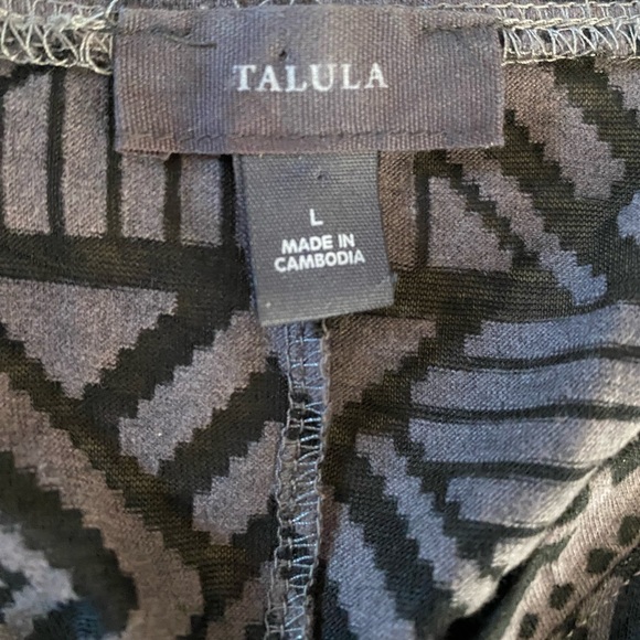 ARITZIA TALULA Gray Black Vneck T-Shirt Top Large - Picture 2 of 6